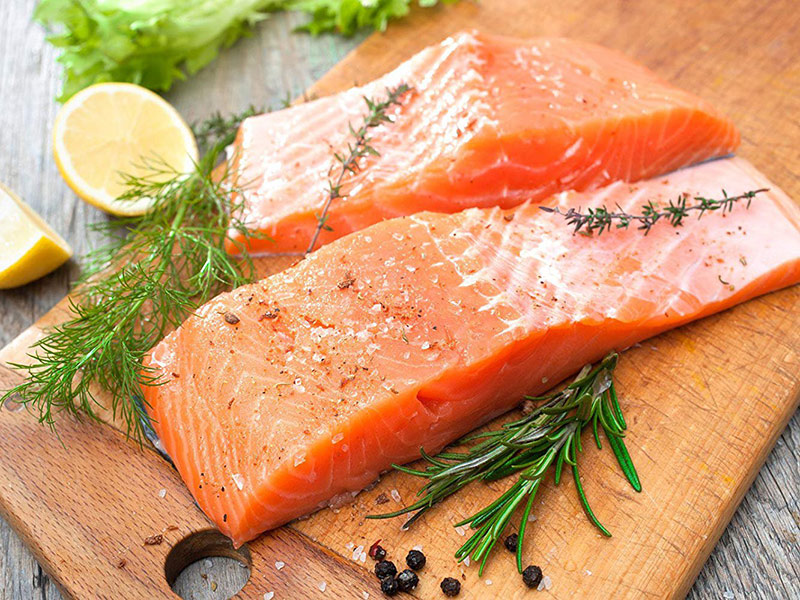 Cá hồi chứa nhiều protein chất lượng cao cùng omega 3
